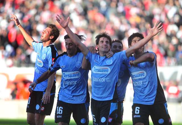 Los jugadores de Belgrano festejaron el ascenso a primera  www