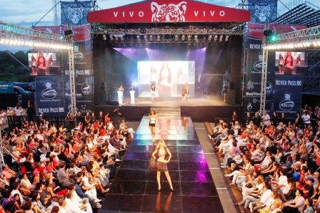 Noche de mega desfile en Expo Tigre 2012   