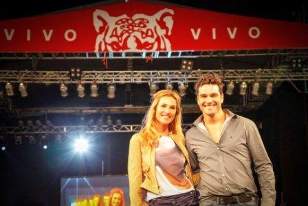 Noche de mega desfile en Expo Tigre 2012