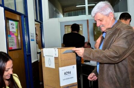 Luis Andreotti llevó adelante su sufragio durante la mañana de hoy en las instalaciones del colegio San José