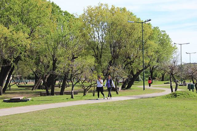 Paseo público costero, la playa que disfrutan los vecinos de San Isidro