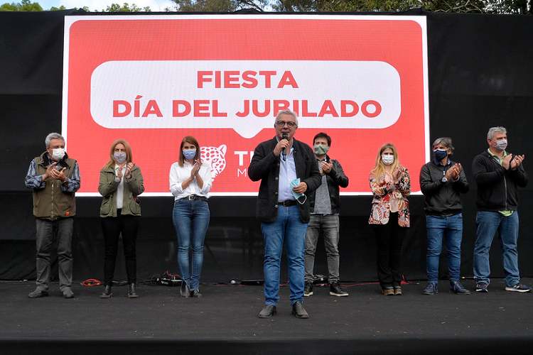 Julio Zamora encabezó los festejos por el Día del Jubilado en el club Ecosol