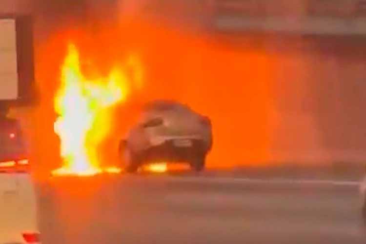 Dos autos se incendiaron en la Panamericana y provocaron caos de tránsito