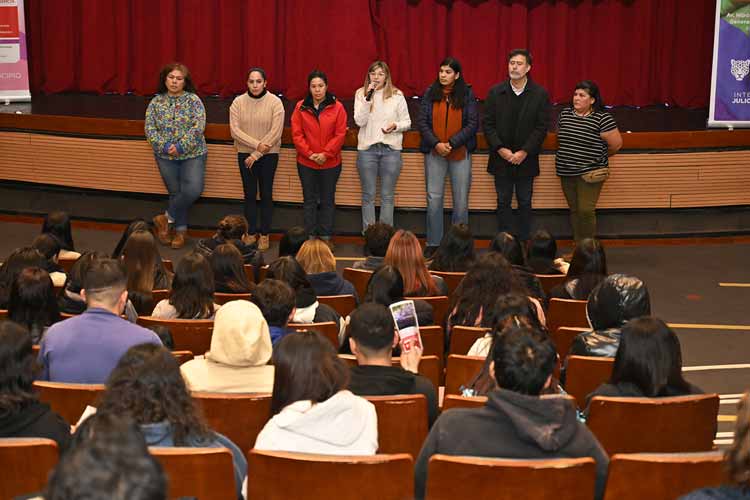 En el Teatro Pepe Soriano de Benavídez, el Municipio de Tigre organizó una jornada de concientización