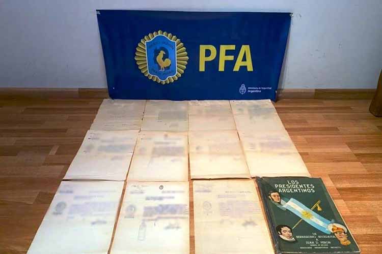 La PFA recuperó documentos históricos firmados por Juan Domingo Perón