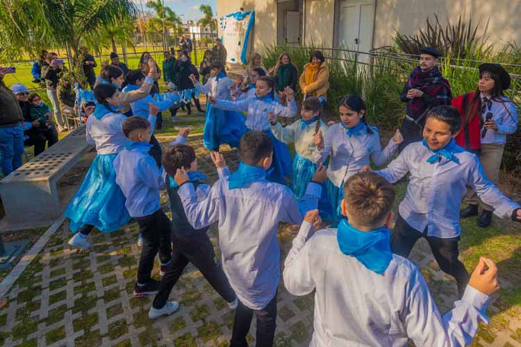 San Fernando Celebró el 214° Aniversario de la Revolución de Mayo con Centros Educativos y Escuelas