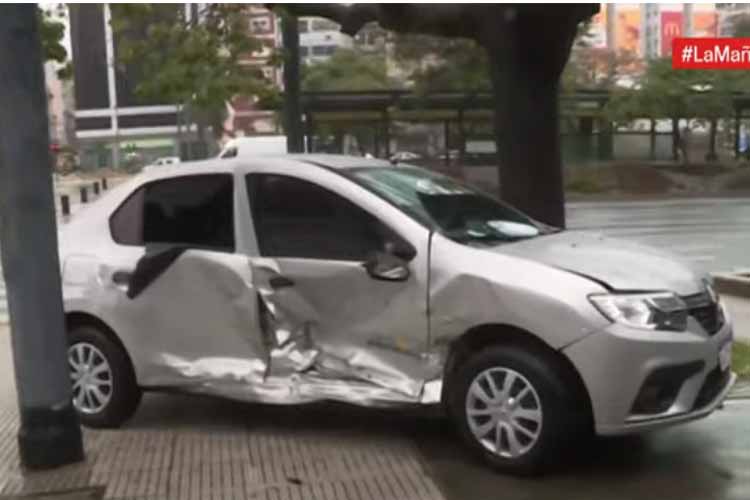 Fuerte colisión entre un Renault y un Citroën en pleno centro porteño