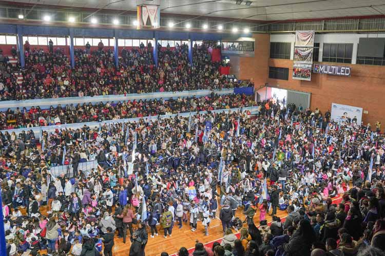 Más de 4.600 estudiantes de San Martín prometieron lealtad a la bandera argentina