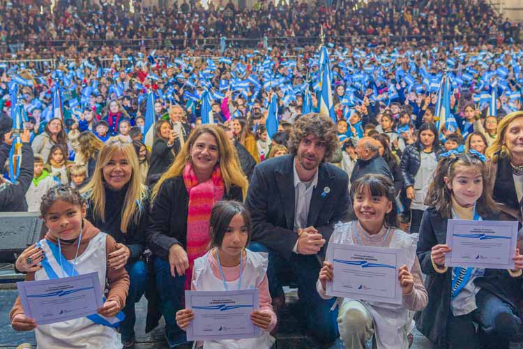 Juan Andreotti encabezó el acto de promesa de lealtad a la bandera en San Fernando