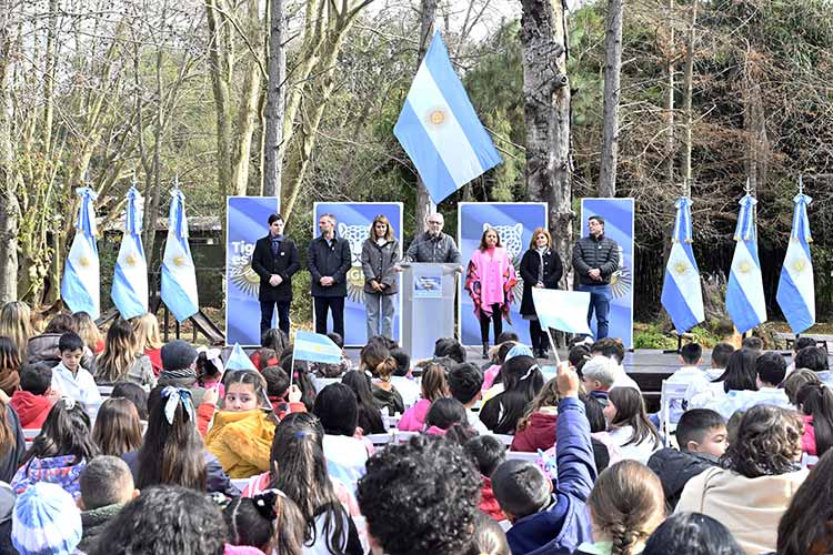 Julio Zamora encabezó el acto de Promesa a la Bandera en el Museo Sarmiento del Delta de Tigre