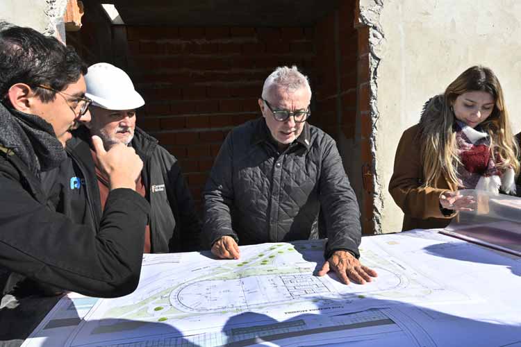 Julio Zamora visitó la construcción del nuevo natatorio en General Pacheco
