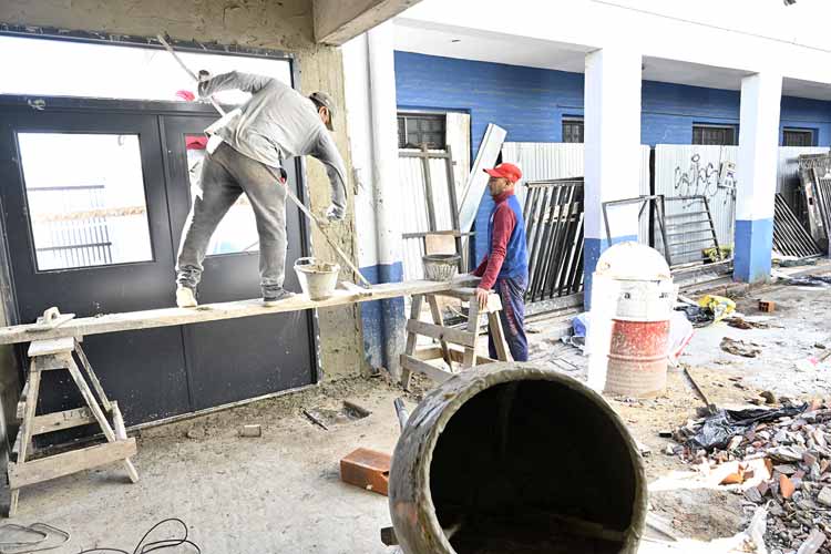 Julio Zamora supervisa obras en la Escuela Secundaria N° 48 de Benavídez