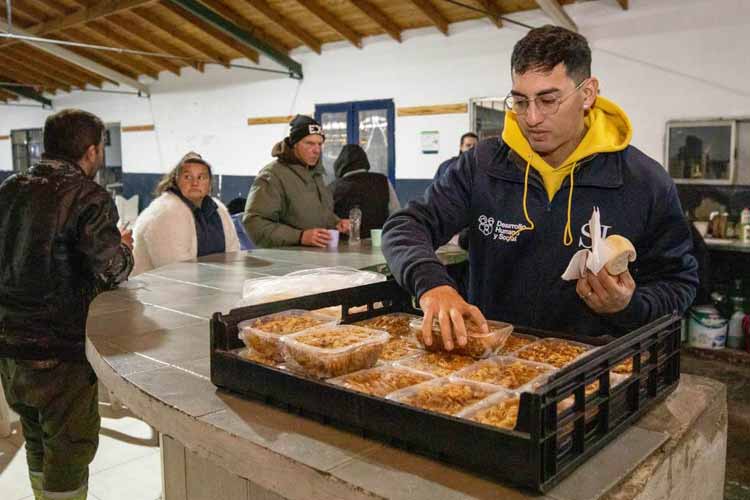 San Isidro brinda refugio y ayuda a personas vulnerables por el frío