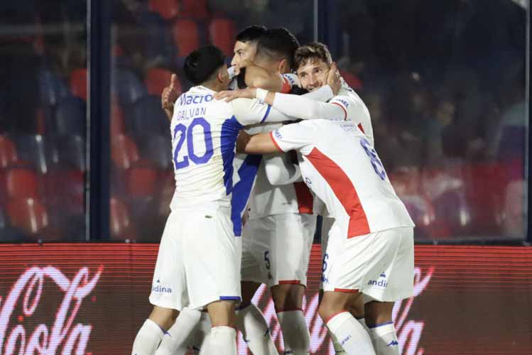 Tigre remonta ante Riestra y se aleja del descenso