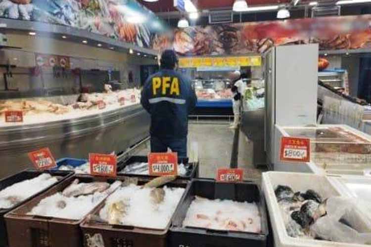 La Policía Federal decomisa 300 kg de pescado y clausura comercio en Belgrano