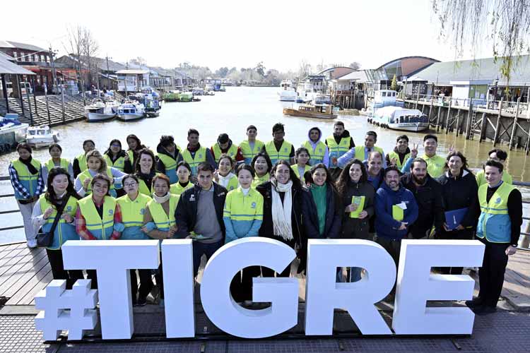 El Municipio de Tigre y ASEZ WAO realizan un operativo de limpieza en el Puerto de Frutos