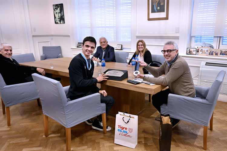 Julio Zamora recibió a Mateo Majdalani, medallista olímpico en París 2024