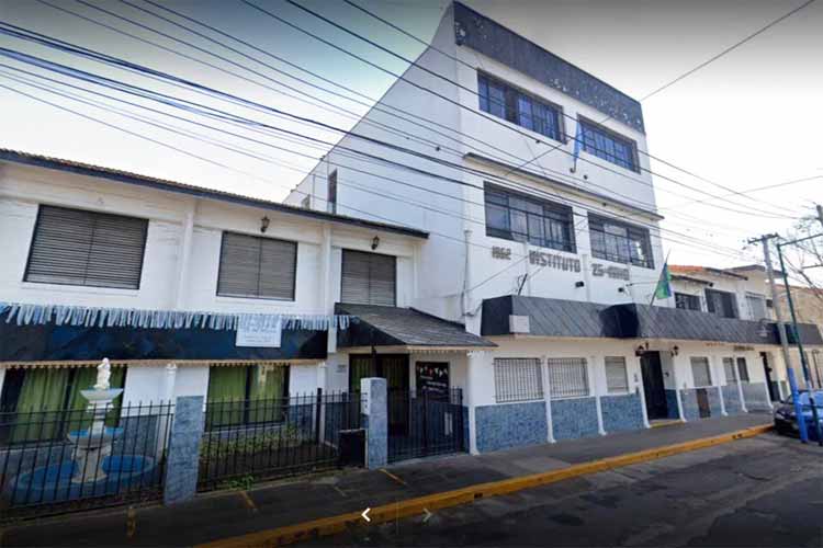 Preocupación en una escuela de San Isidro por un adolescente que llevó un revólver antiguo