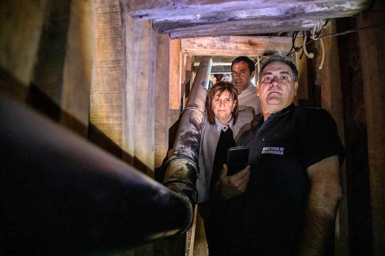 Bullrich y Alonso acompañaron a Ramón Lanús en el túnel del intento de robo al Banco Macro