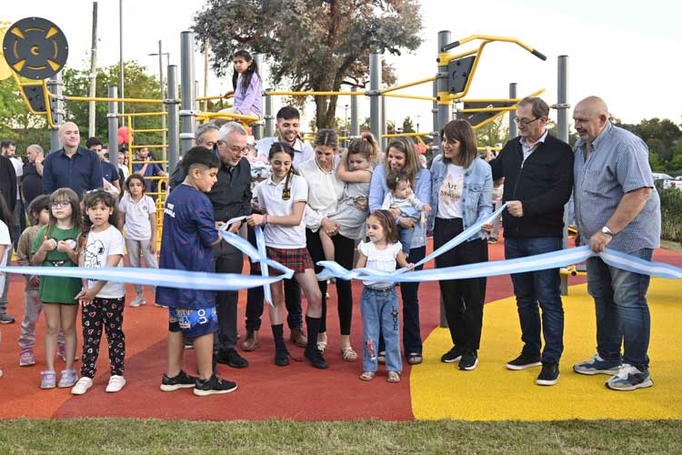 Julio Zamora inauguró la Plaza Deportiva 