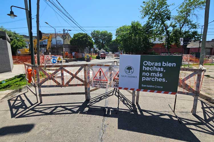 Ocho frentes de pavimentación y bacheo avanzan en San Isidro, con nuevas obras previstas