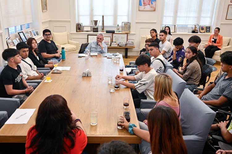 Julio Zamora se reunió con representantes de centros de estudiantes de Tigre para impulsar la participación juvenil