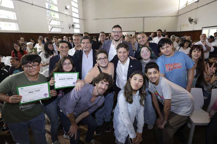 Kicillof y Andreotti entregaron viviendas y equipamiento de salud en San Fernando