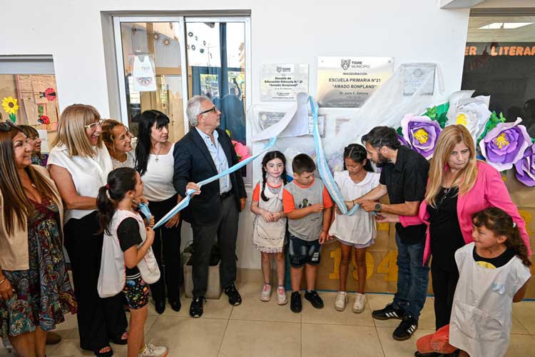 Julio Zamora acompañó el 75° aniversario de la Primaria N°21 en Rincón de Milberg