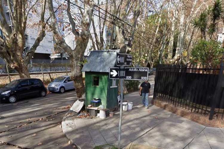 Crimen en Vicente López: discutió con un amigo y lo mató incendiando la garita donde dormía