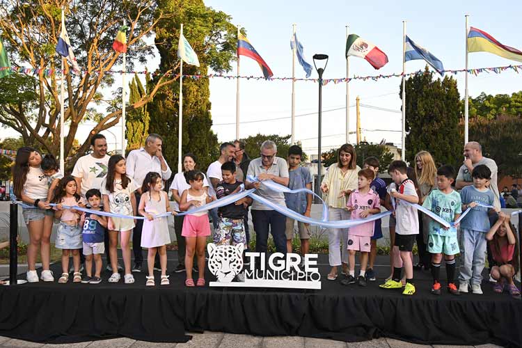 Julio Zamora inauguró la renovación de la Plaza América Latina en Tigre Centro