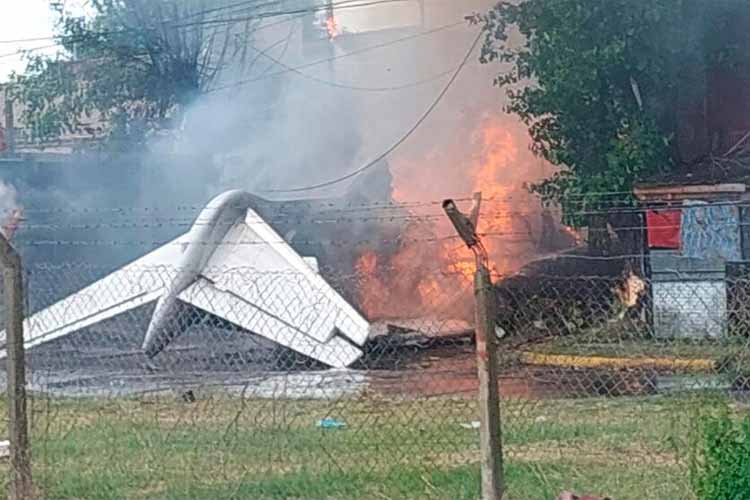 El despiste de un avión provoca un incendio en San Fernando 