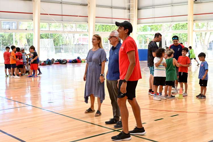 Julio Zamora visitó una Colonia de Verano en Don Torcuato.