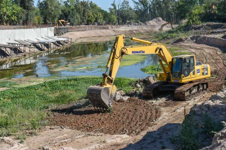 Katopodis recorrió las obras de ampliación del cauce del Río Luján.