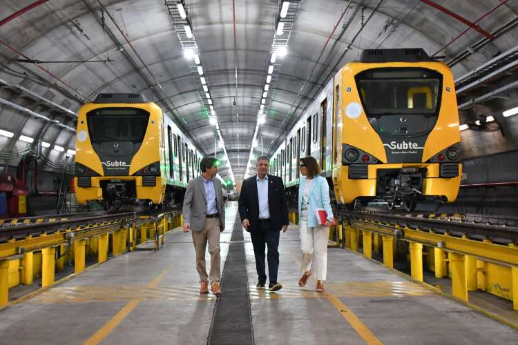 Jorge Macri anunció que la Ciudad comprará 214 vagones de subtes y sumará la primera línea de colectivos eléctricos.