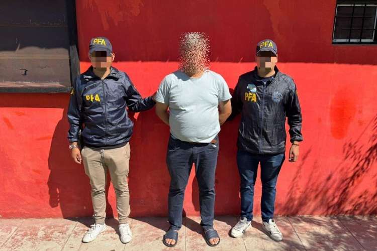 Desarticulan una red de explotación infantil: tres detenidos y gran cantidad de material informático secuestrado.